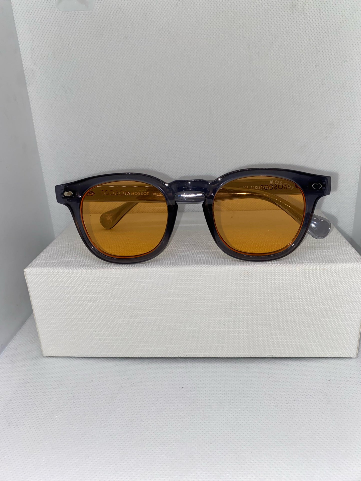 MOSCOT ORANGE BERKANE