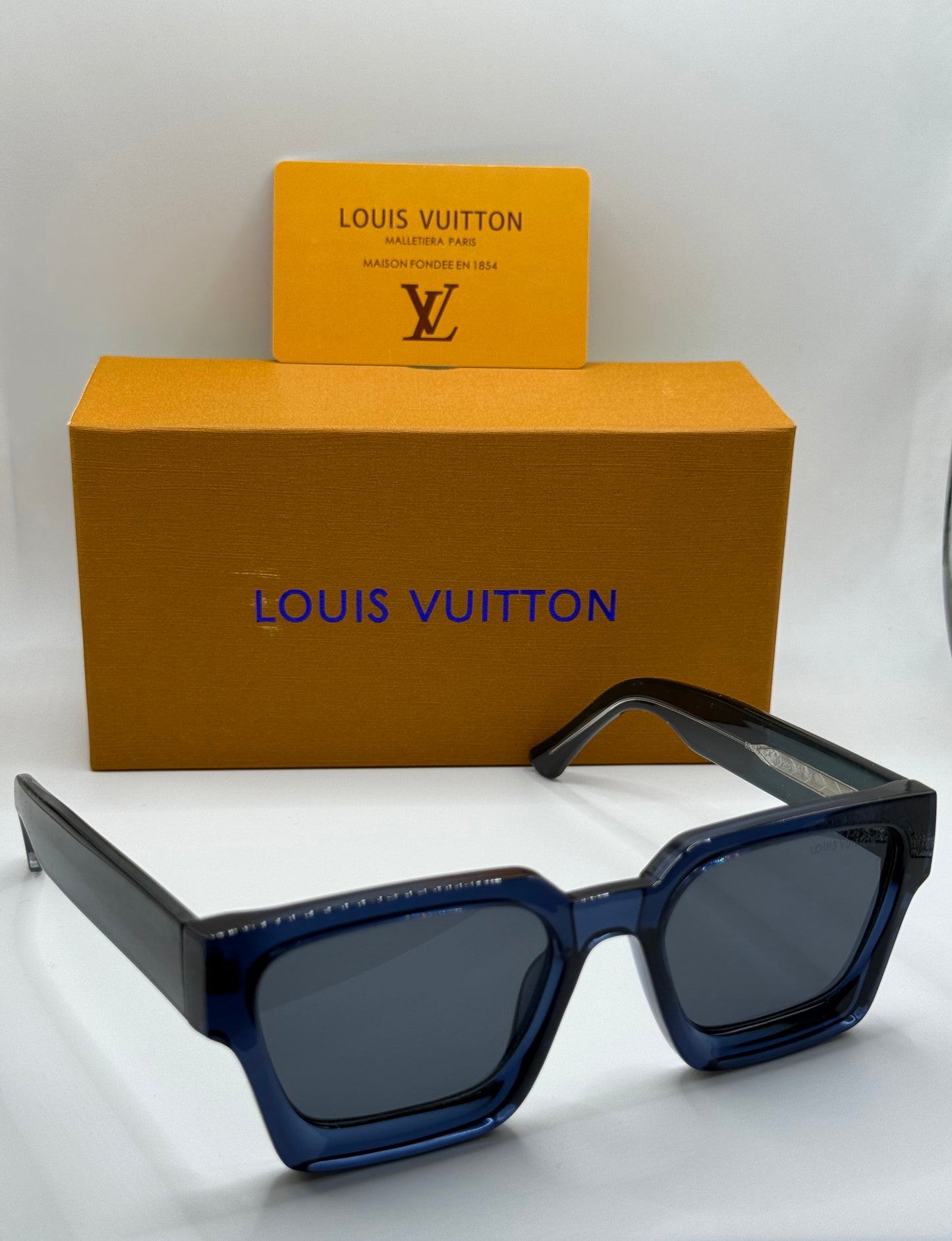 Louis Vuitton 8837