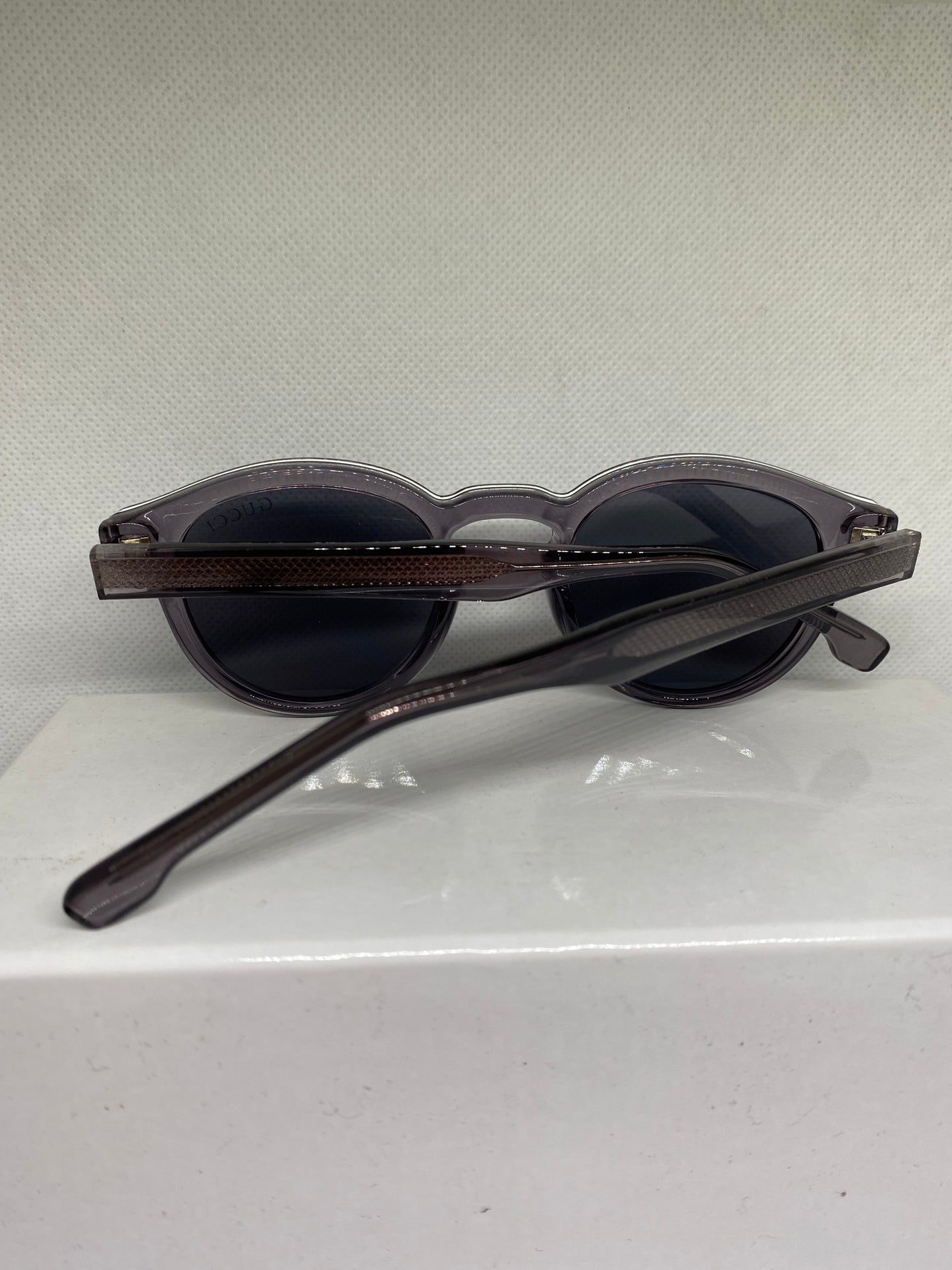 Gucci gris sombre