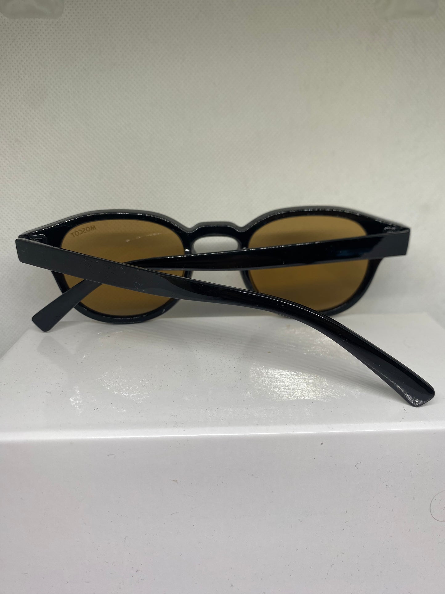 Moscot desert