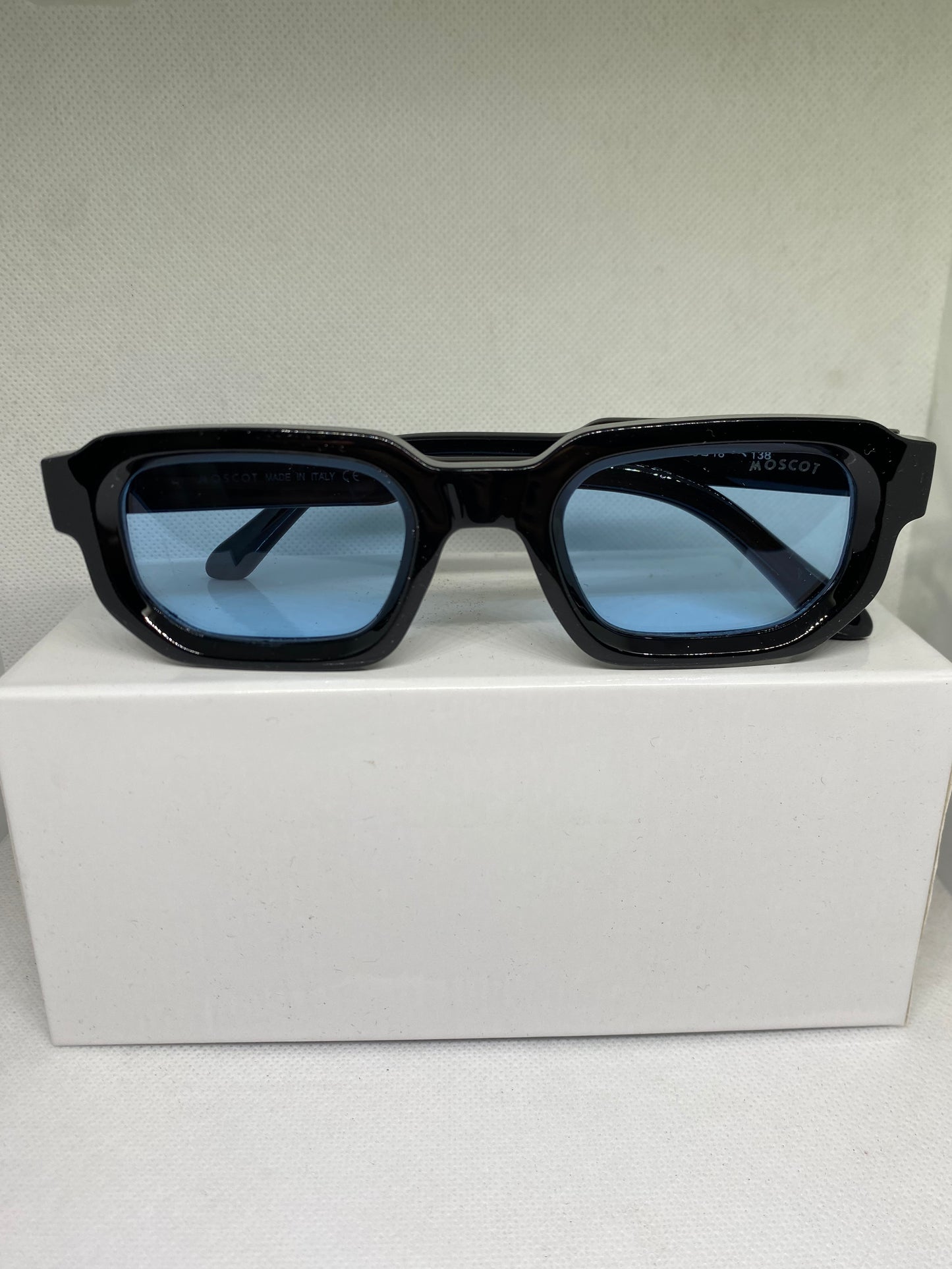 Moscot bleu style toto