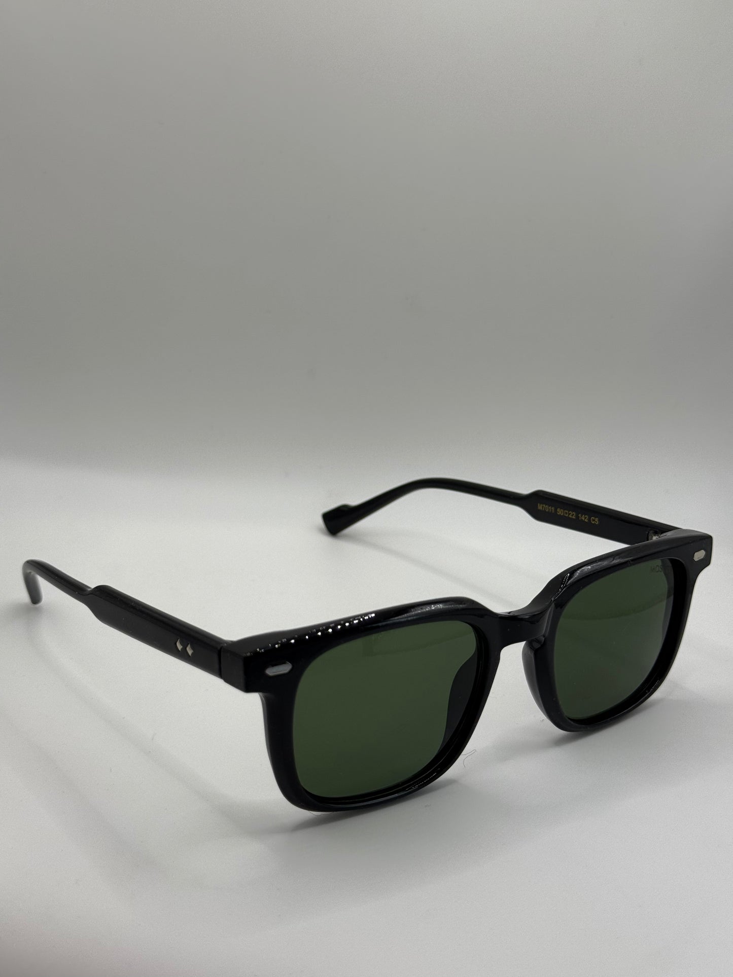 Moscot M7011