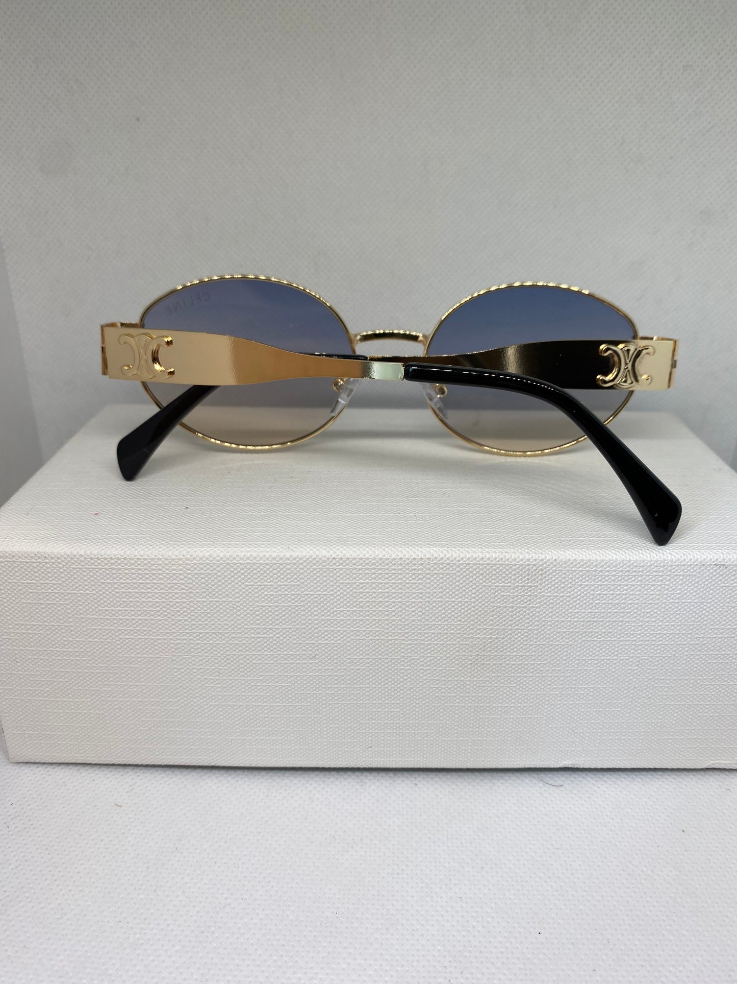 Céline dore bleu froid