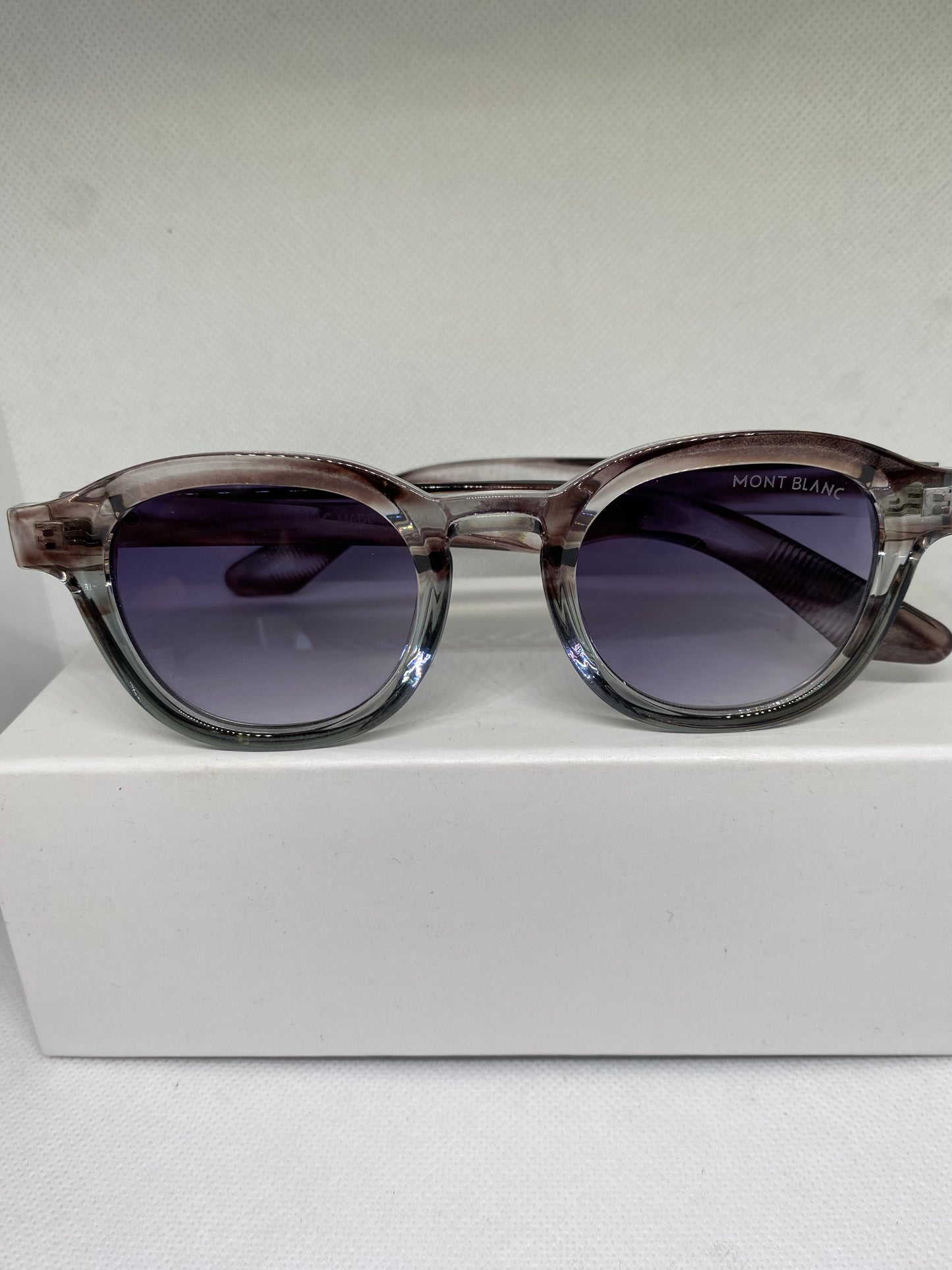 Mont blanc gris marron clair
