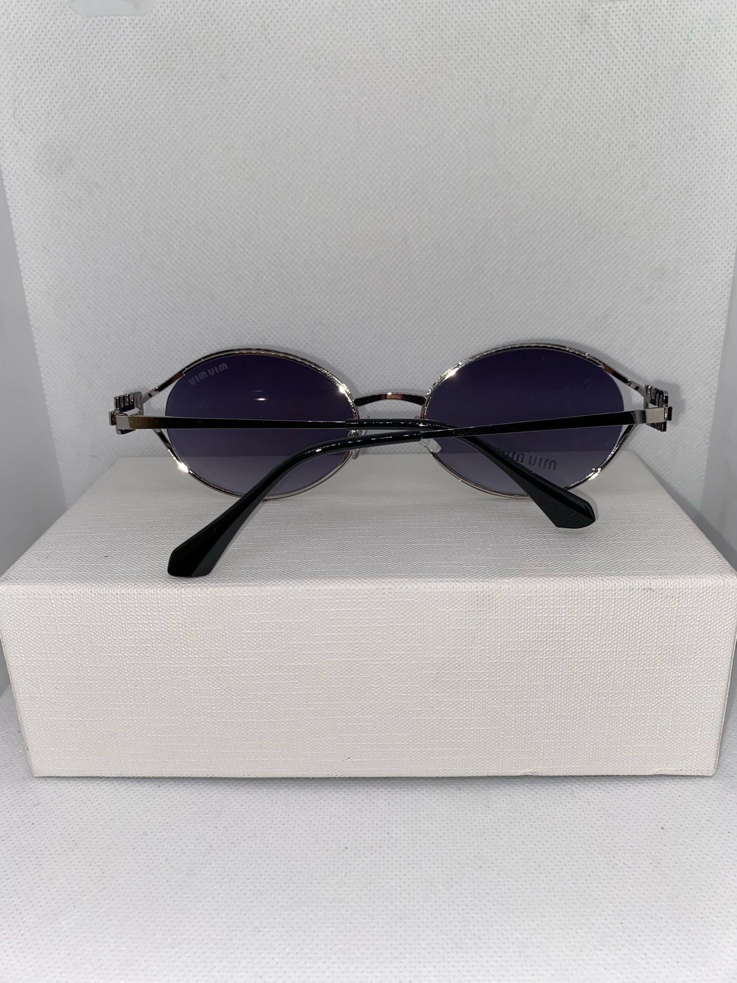 MIUMIU NOIR SILVER ROND