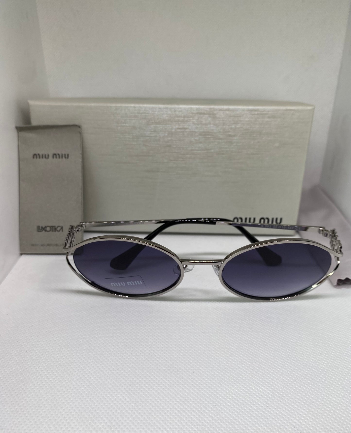 MIUMIU NOIR SILVER ROND
