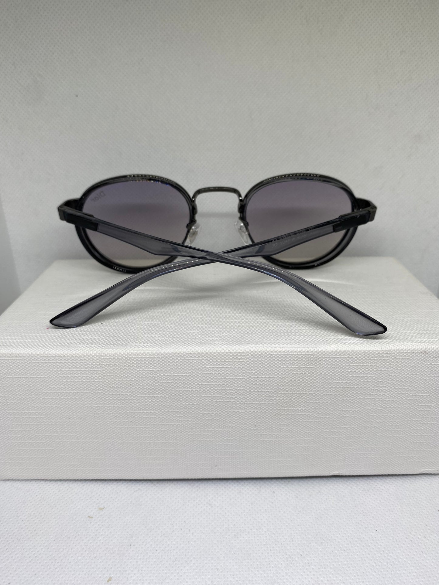 Dior gris transparent