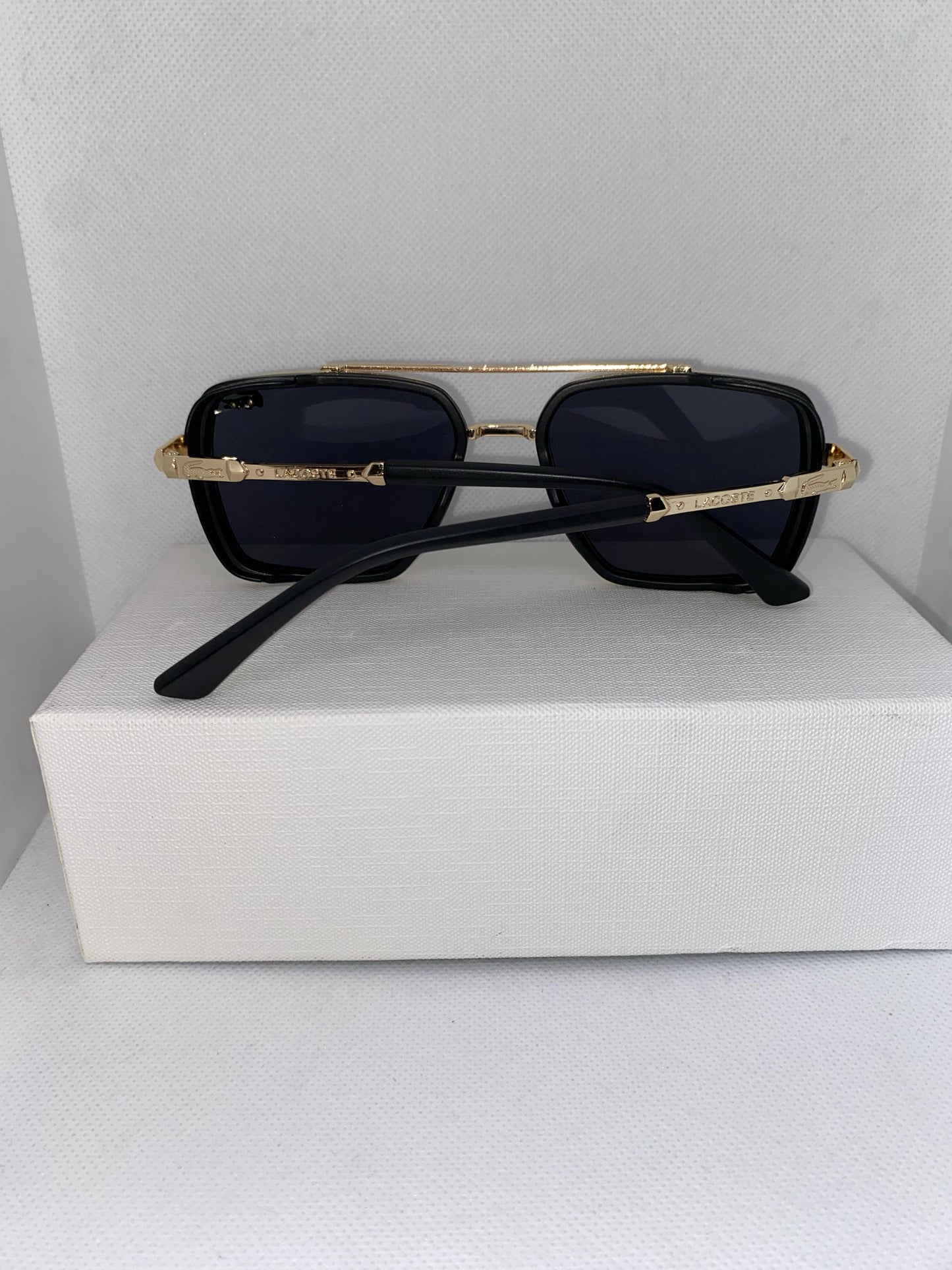 LACOSTE NOIR DORÉ