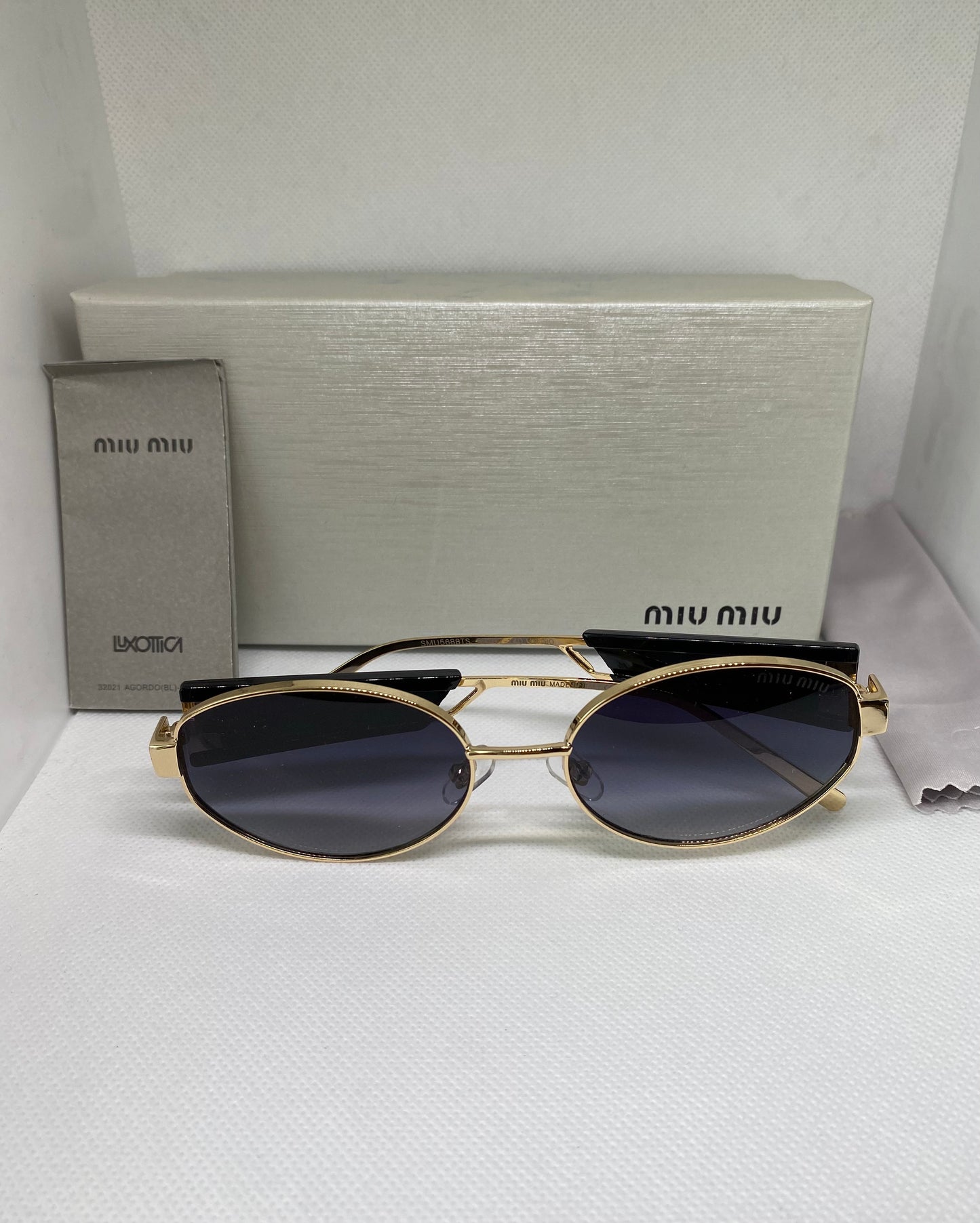 MIUMIU ROND BLACK DORÉ