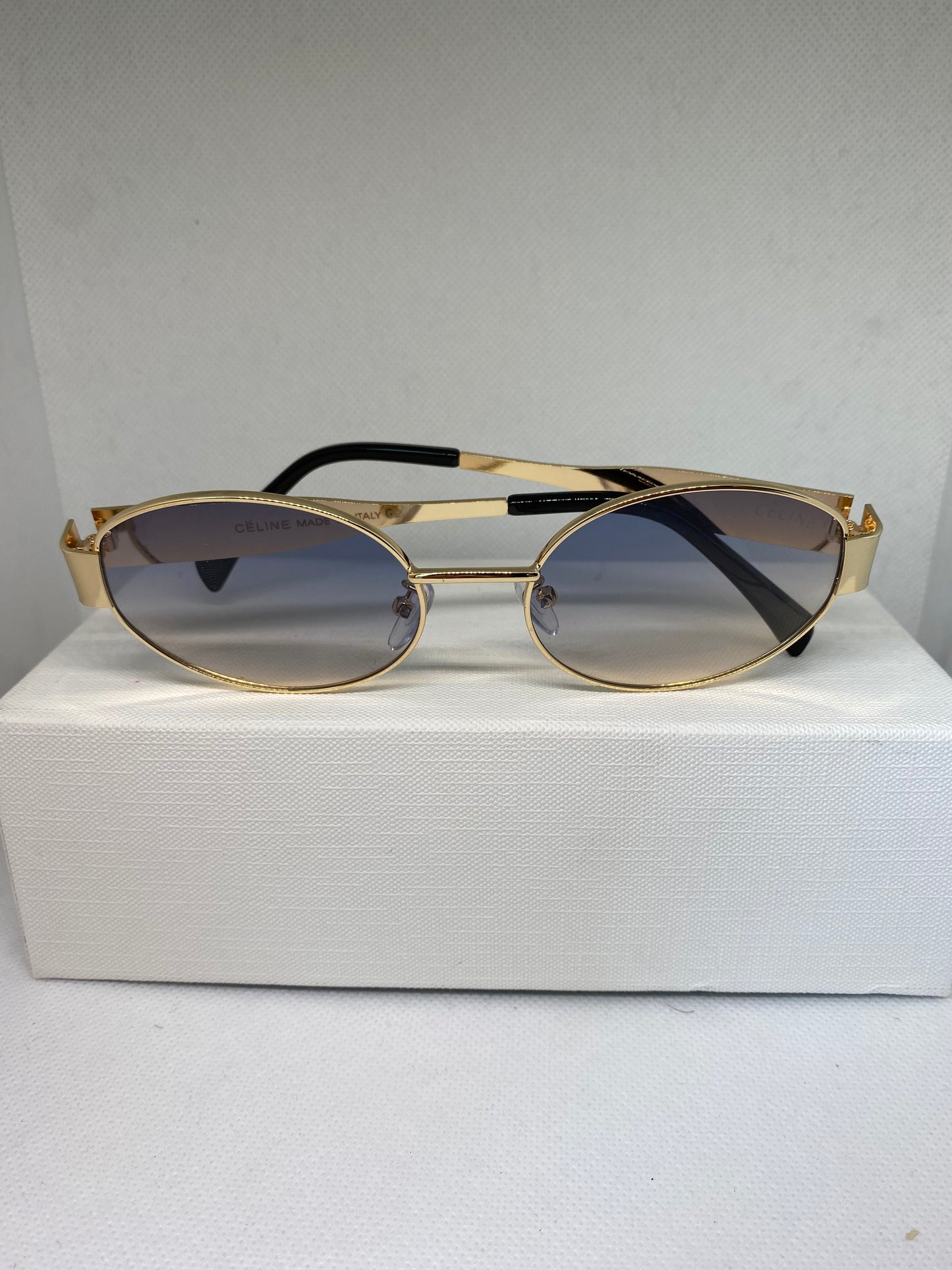 Céline dore bleu froid