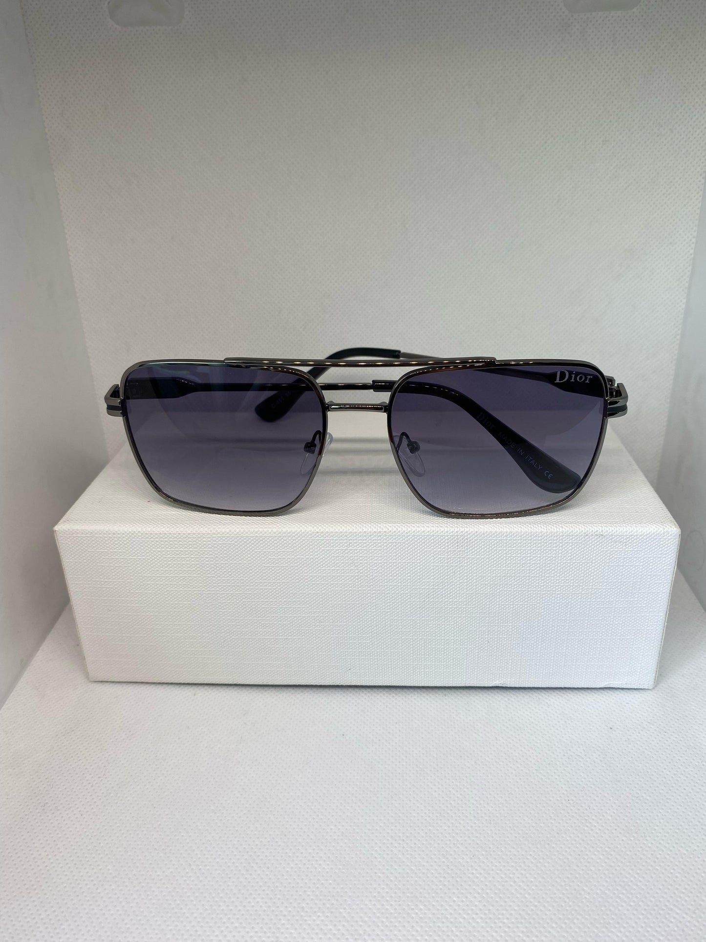 DIOR GRIS