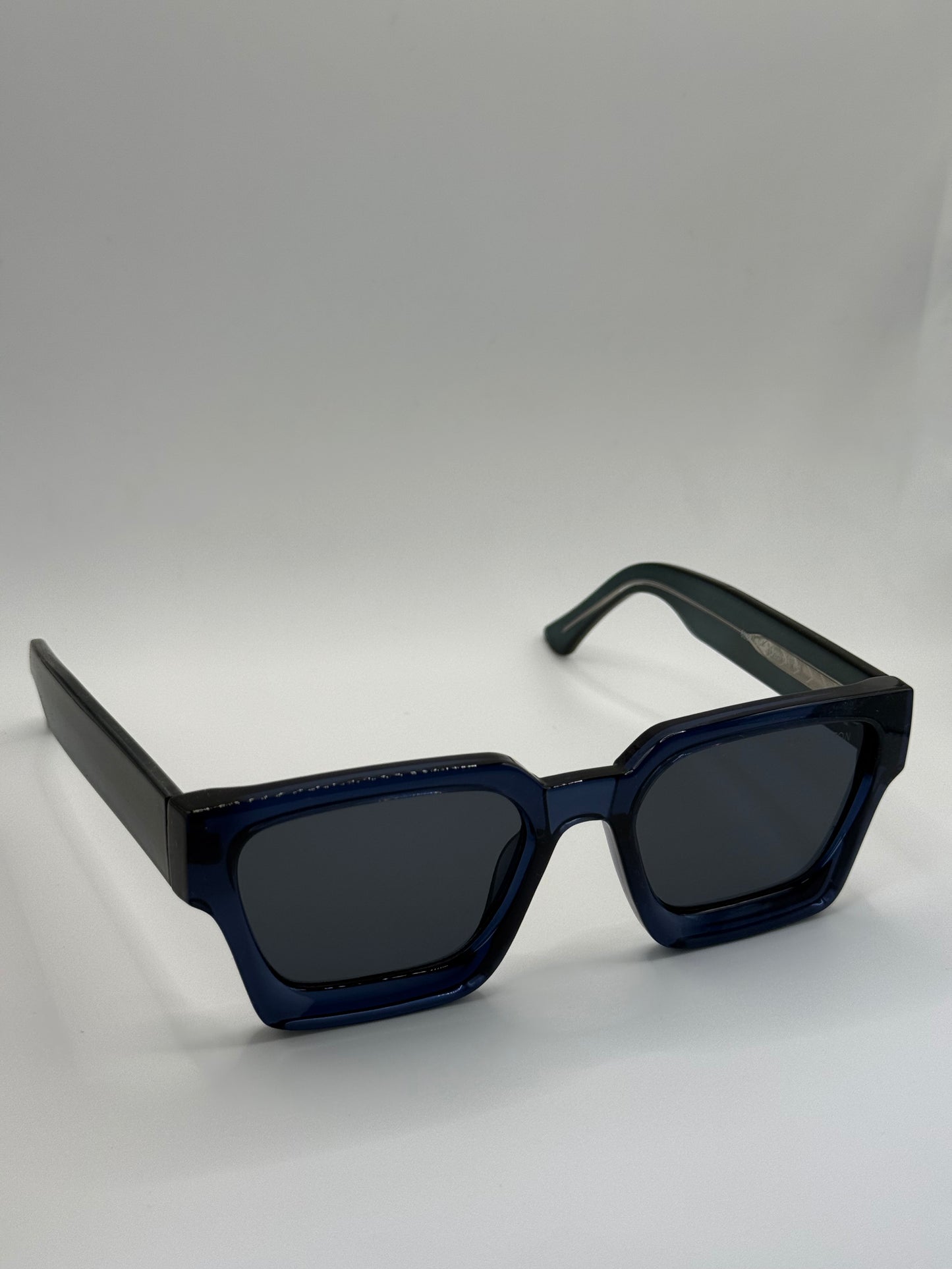 Louis Vuitton 8837