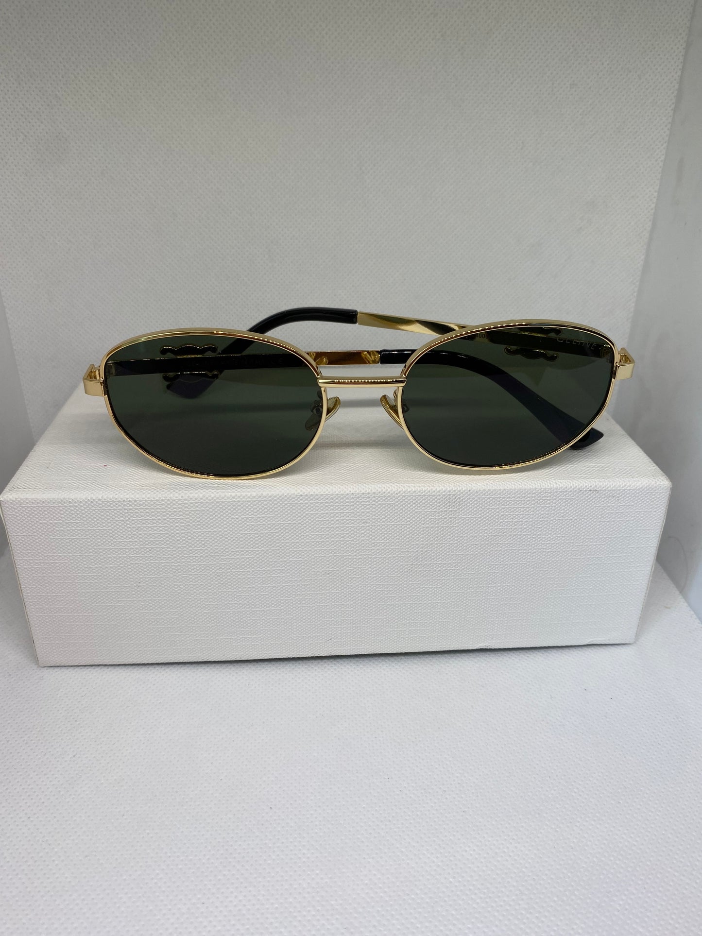 Céline vert dore fin