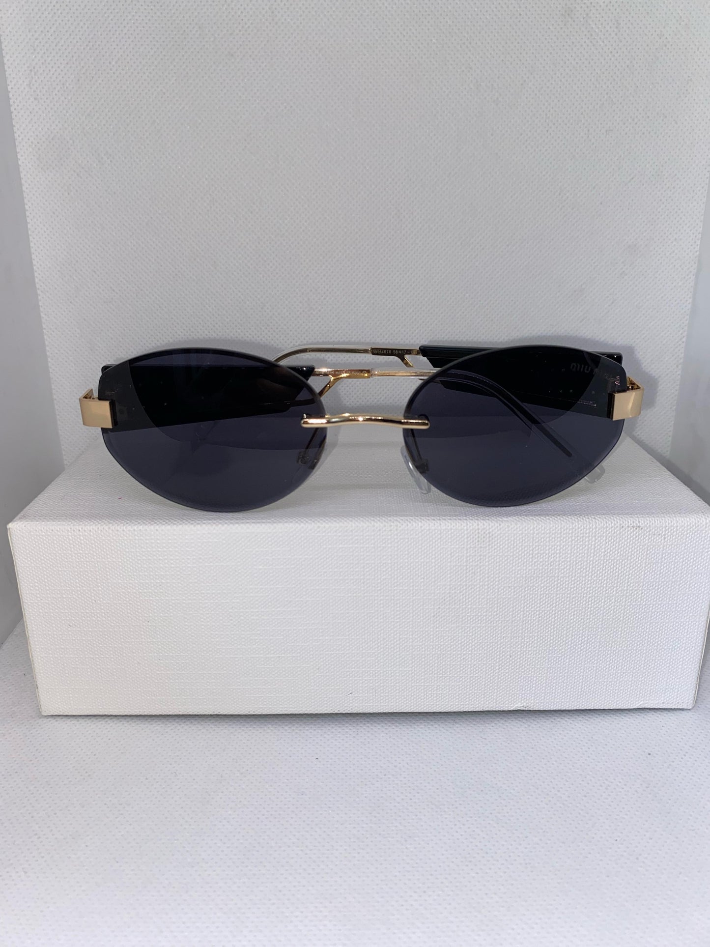 MIUMIU ROND BLACK DORÉ