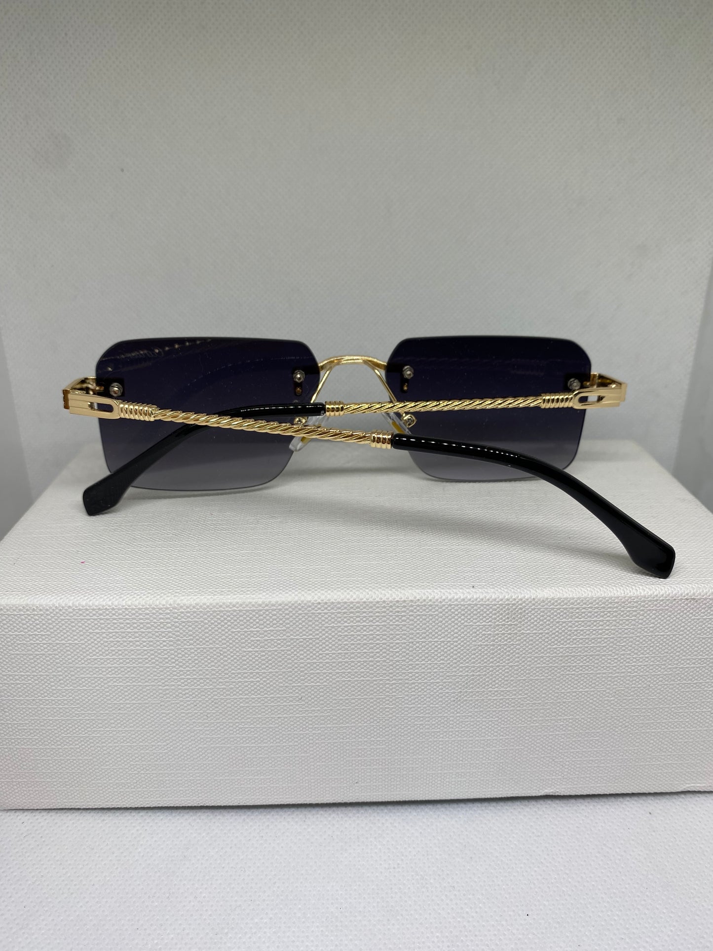Cartier noir brique dore broche
