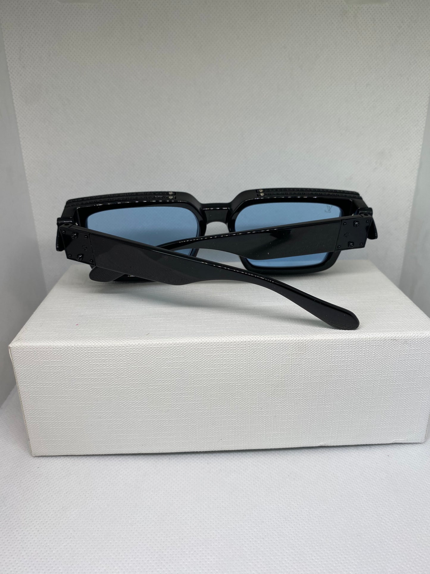 LV millionaire Bleu