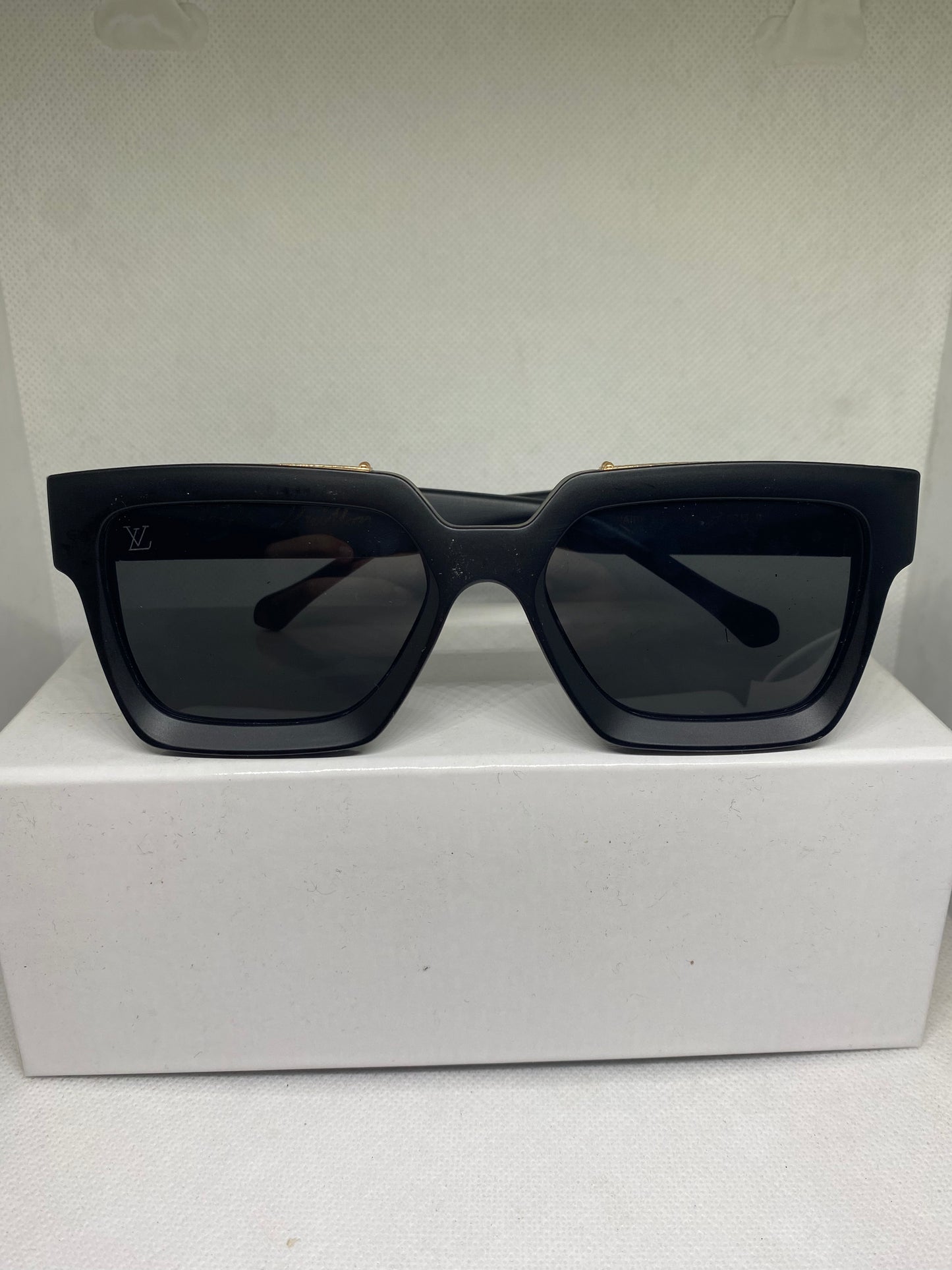 LV noir mate