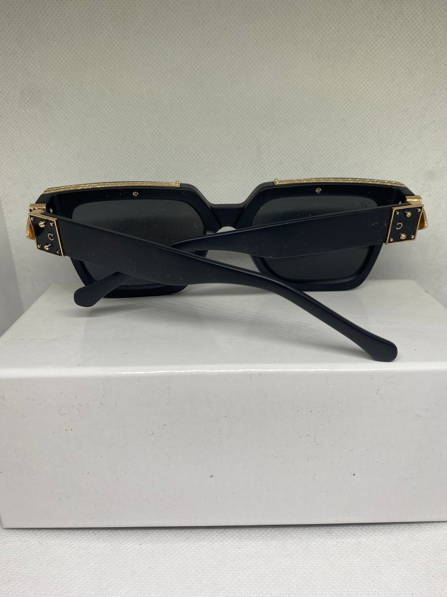 LV noir mate
