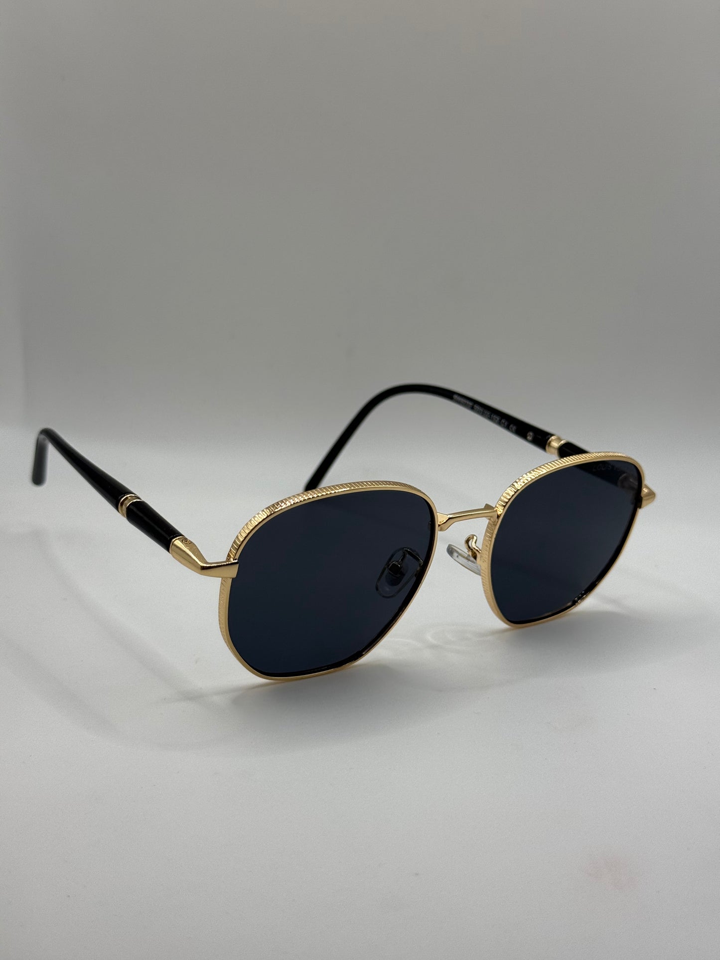 Louis Vuitton noir doré